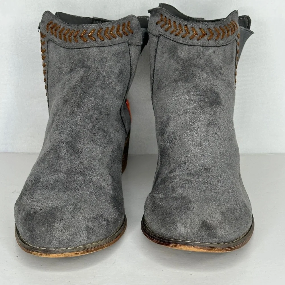 Tiara Topa-5 Gray Faux Suede Embroidered Ankle Booties Boho‎ Chic Sz 6.5 - Picture 3 of 9